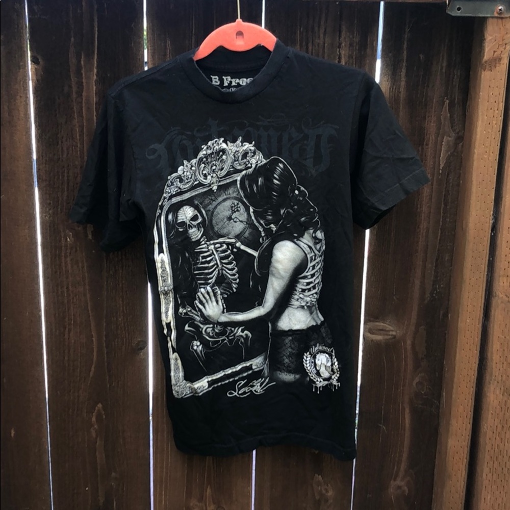 unisex shirt skull and lady reflection